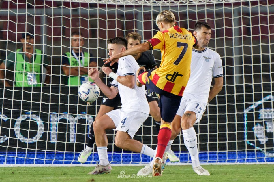 占据着举足 占据着举足